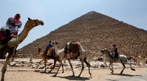 مصر تعمل على استراتيجية تستهدف 30% نموا سنويا للسياحة