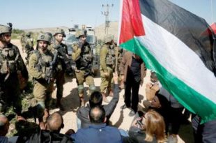مستوطن يقتل فلسطينياً بعد «هجوم بالسكاكين»