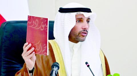 رئيس البرلمان الكويتي يشن هجوماً على رئيس الحكومة ويناشد القيادة السياسية التدخل