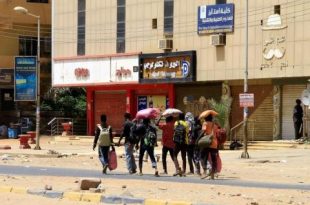 السودانيون يخشون نفاد السلع وسط مخاوف من استمرار الحرب