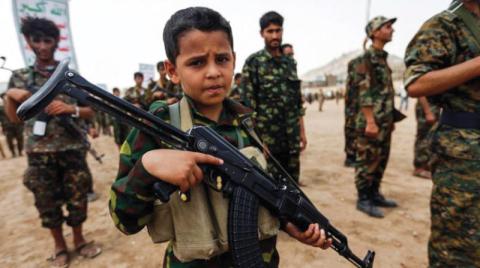 تقرير حقوقي يتهم الحوثيين بارتكاب جرائم حرب على خلفية تجنيد الأطفال